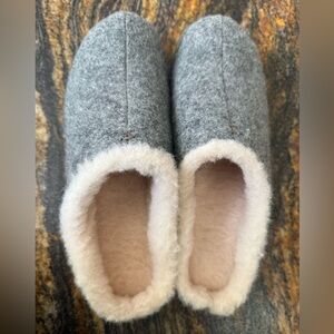 Born Gray wool Women's Slippers sz 10 1/2